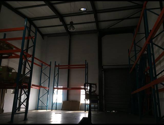 871M² WAREHOUSE RENTED IN WESTLAKE
